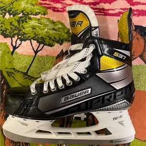 Bauer Supreme S37 Mens Ice Hockey skate size 6.5 equivalent to mens US Size 8